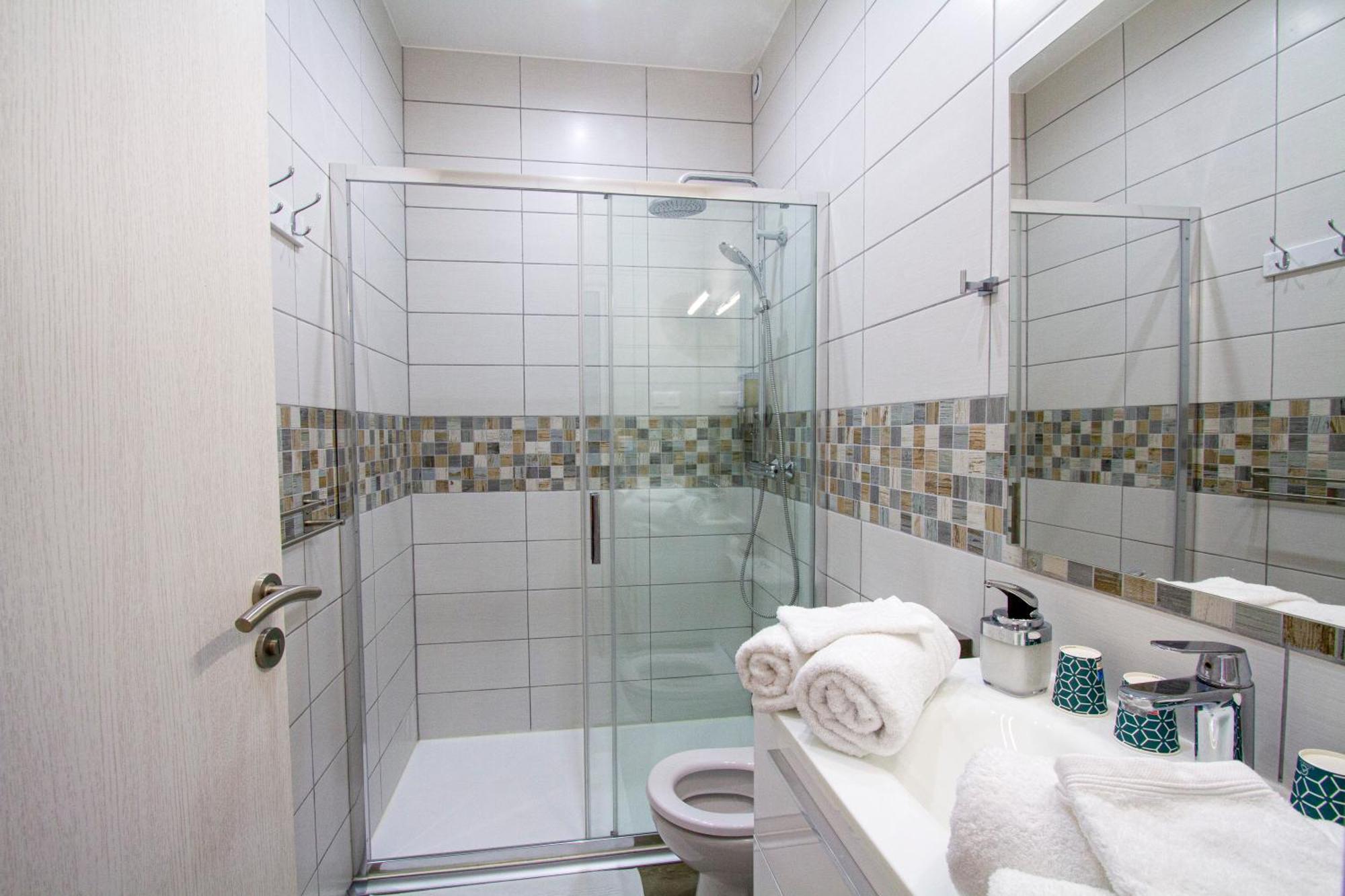 Soleil D'Ete - Netflix & Wifi - Balcon - Climatisation - Parking Gratuit - Check-In 24H24 - Emplacement Velos - Goodmarning Châlons-en-Champagne Eksteriør bilde